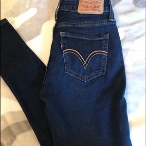 WOMANS LEVIS SKINNY JEANS